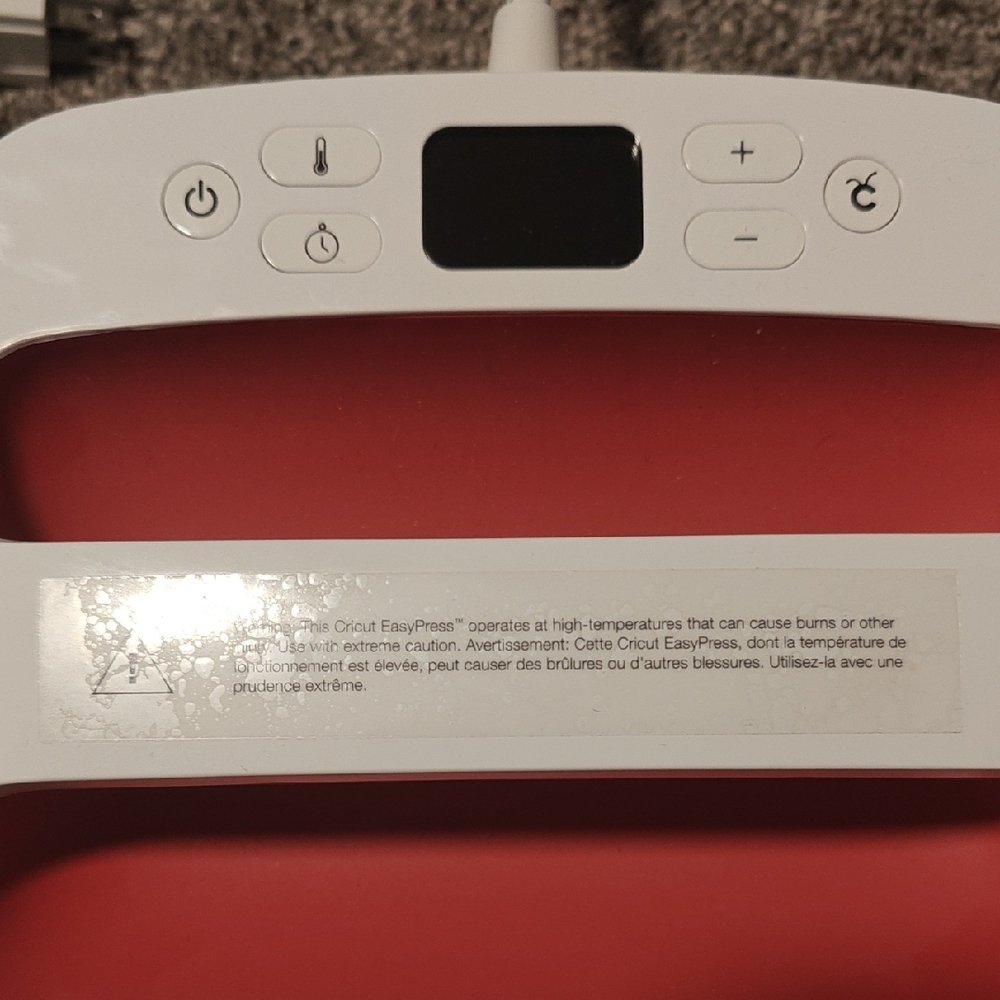 Cricut EasyPress™ 2, Raspberry - 9" x 9" - Picture 2 of 5